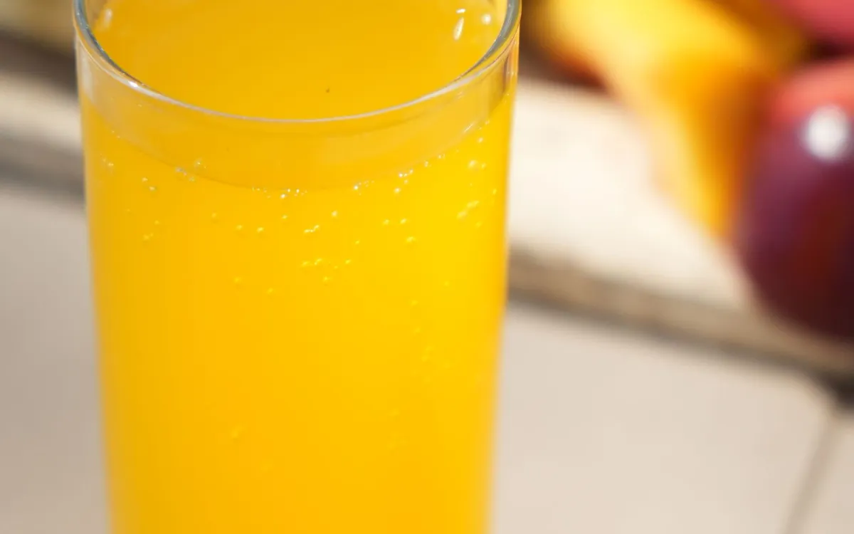 Copo de suco de laranja natural
