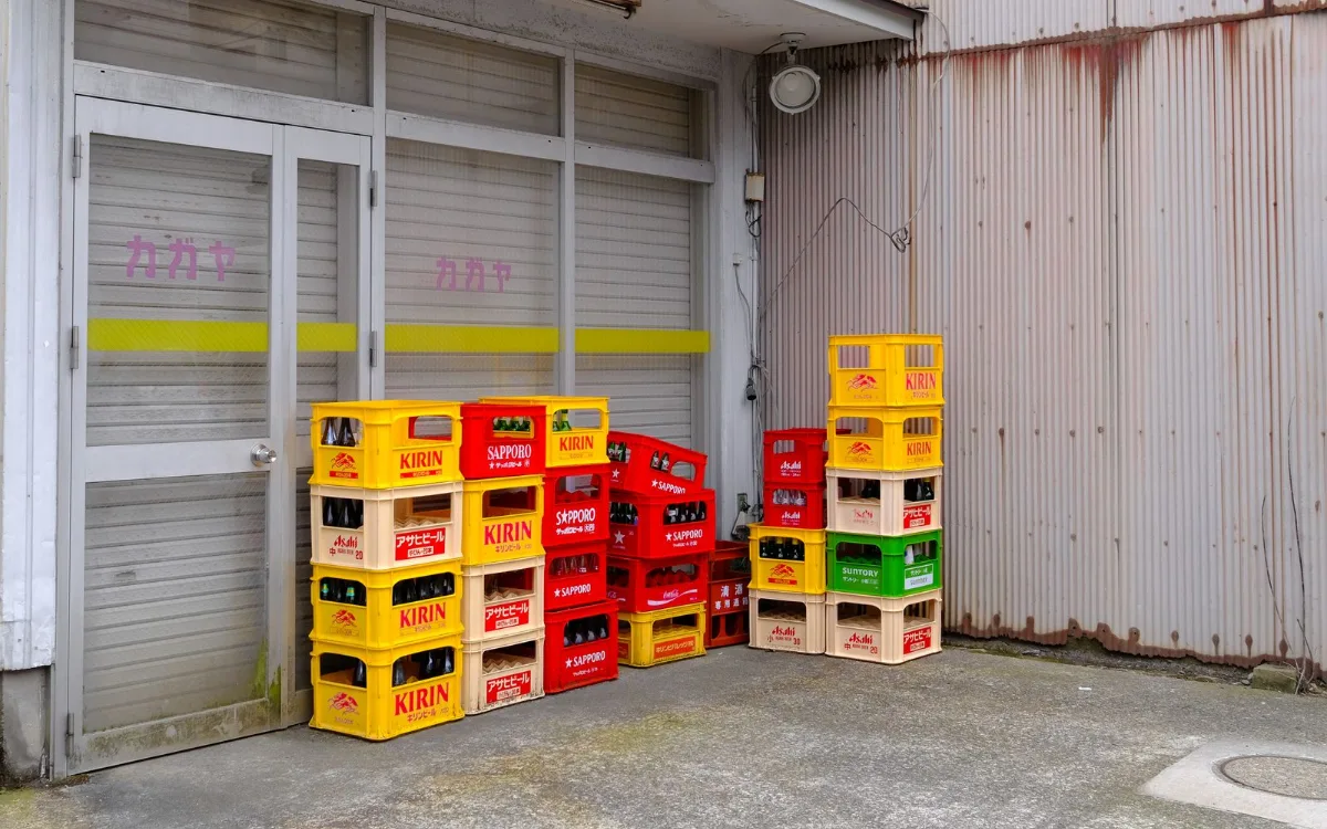 Engradados em depósito de bebidas