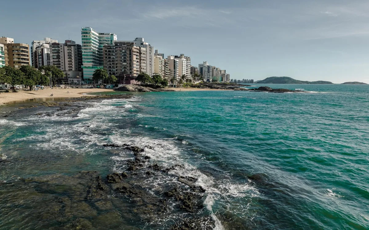Comércio em cidade litorânea