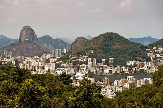 Galeria de Franquia de Fast Food com Drive-Thru à Venda no Rio de Janeiro | Faturamento de R$ 1,9 Milhão ao Ano