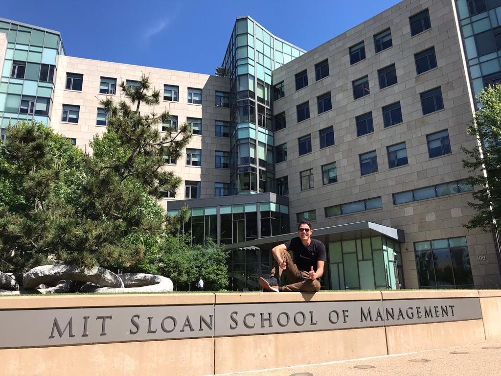 Douglas Bálico no MIT Sloan School of Management